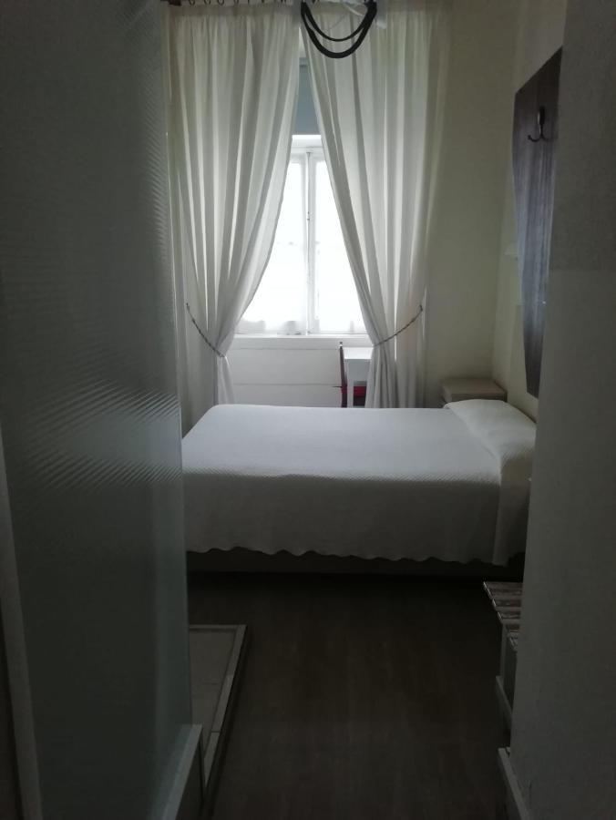 Pensao Residencial Estrela Do Mondego Hotel Lisbon Bagian luar foto